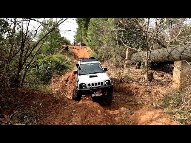 off road with 4 Suzuki jimny 1 grand Vitara and 1 Jeep wrangler. (flex and wheelie)