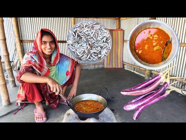 গ্রামের ধরলা নদীর বোরালী মাছ দিয়ে বেগুন ভাজি আর খাসির মাংস রান্না