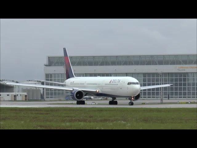 Delta Boeing 767-400 take-off at Munich Airport - 13/09/2014