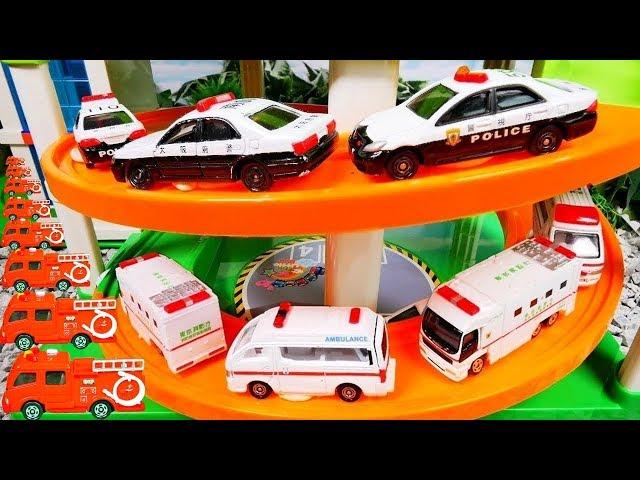 Emergency Vehicle Minicars spinning around - Tayo The Little Bus Parking Lot Play Set