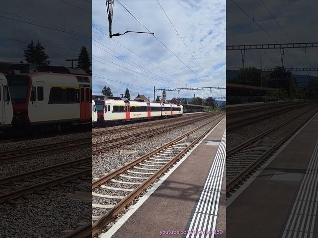 SBB Domino hält beim Bahnhof Rupperswil an