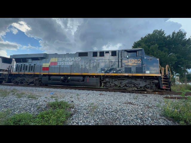 CSX I044 Departing Tampa with 1982 Seaboard System Heritage Unit