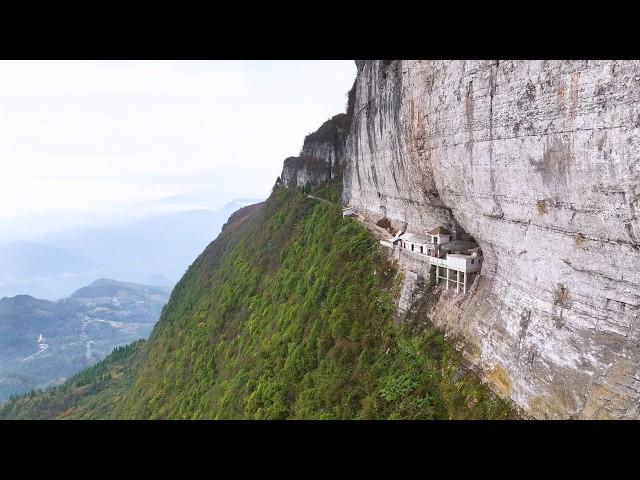 An old man from Guizhou has lived in seclusion on a cliff for more than 30 years