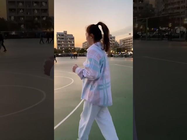 做最酷的妞，泡最靓的仔#篮球#性感女神#美女