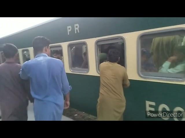 Millat Express || Arrival and departure of (18down) || Toba Tek Singh Railway Station.