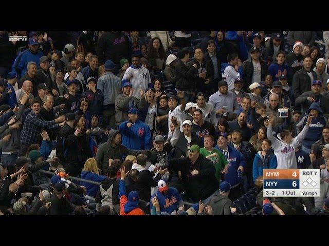 NYM@NYY: Fan makes a great catch on a foul ball