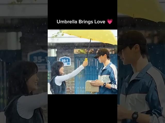 Umbrella brings love to #sunjae & #imsol #lovelyrunner #byeonwooseok #kimhyeyoon #kdrama #shorts