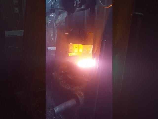 Drop forge. Banning hammers. Hot works. Forge.