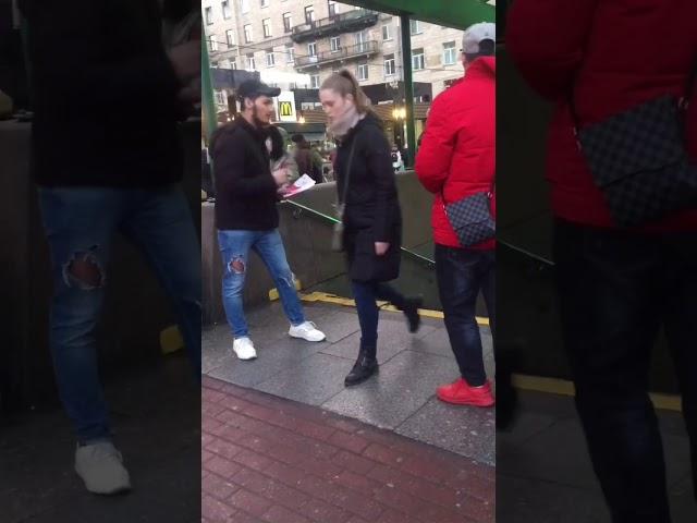 Яхшилик килдим ва уларнинг табассумига эга болдим