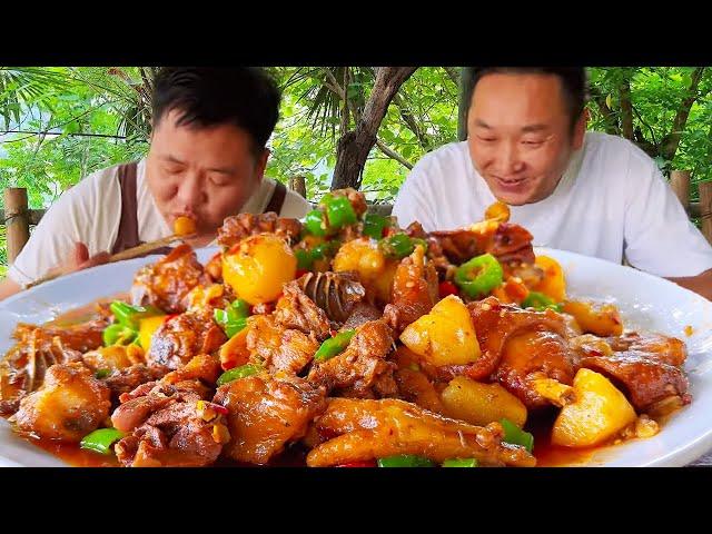 Grab a big cock with your bare hands and pick some green pepper to stew. The two brothers enjoyed i