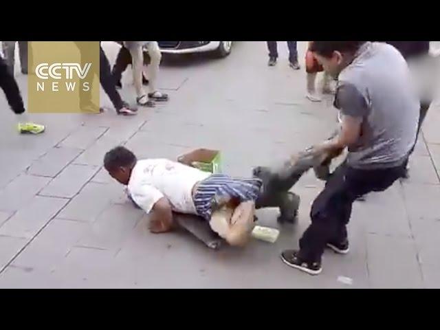 Exposed! “Disabled” beggar’s hidden legs revealed by passerby