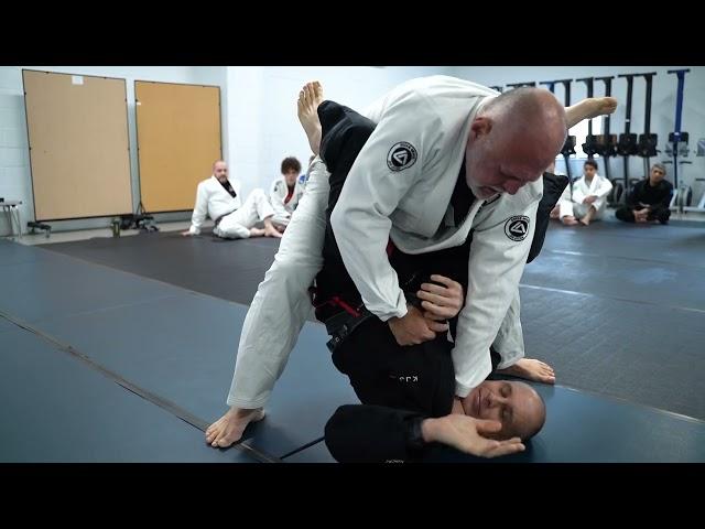 Mauricio’s Tips on How to Stand Up in Your Opponent’s Guard