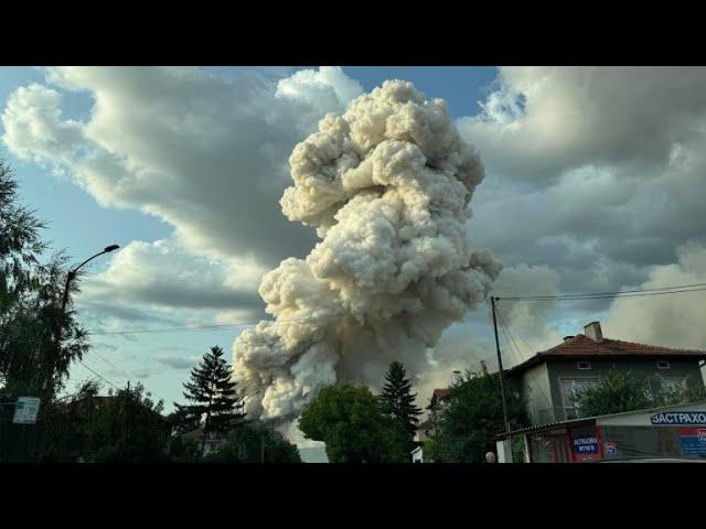 Пожар и взривове в склад за фойерверки край Елин Пелин, двама са тежко пострадали