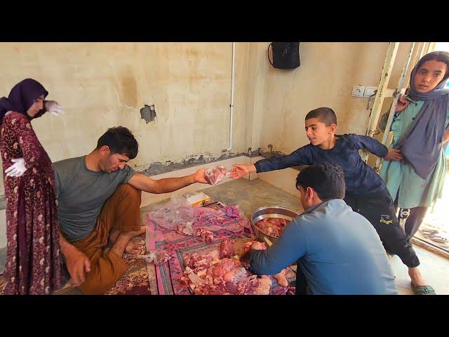 Eid Mubarak On the day of Eid al-Adha, Hassan distributed a number of packages of meat