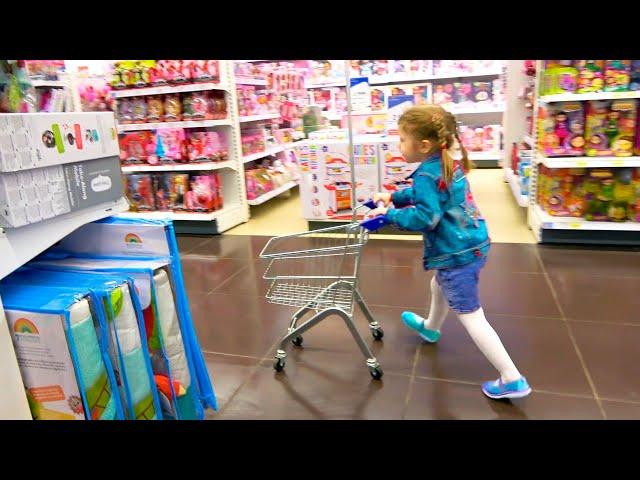 Eva and mom play in a toy store