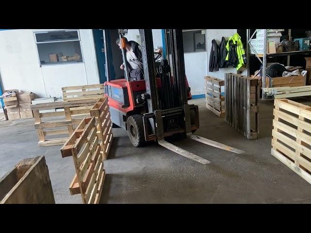 Scotland Forklift Training - Counterbalance FLT chicane