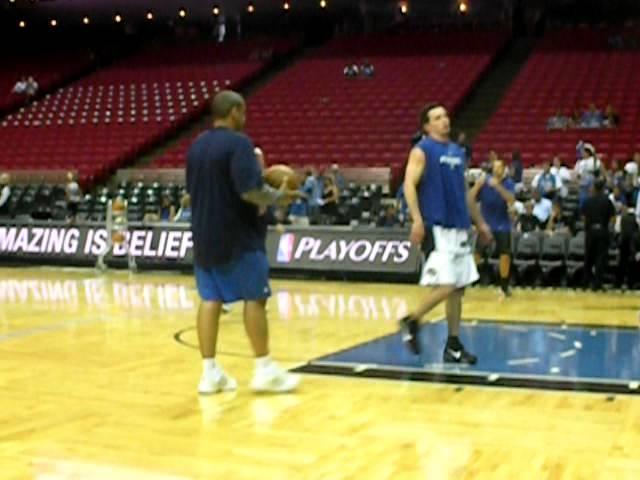 J.J. Redick, Mickael Pietrus & Magic warmup