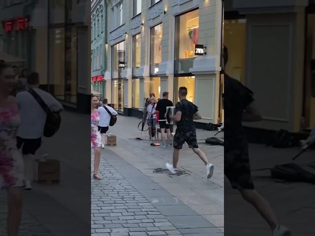 ОТОБРАЛИ СЦЕНУ У УЛИЧНЫХ МУЗЫКАНТОВ пранк