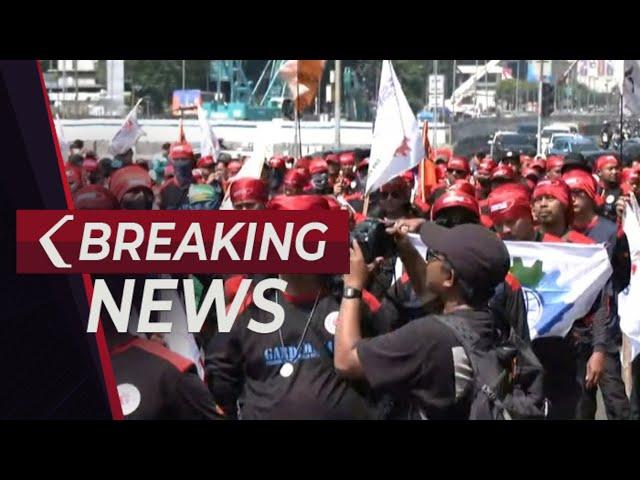 BREAKING NEWS - Demo Buruh Tolak Tapera di Patung Kuda Arjuna Wijaya, Jakarta