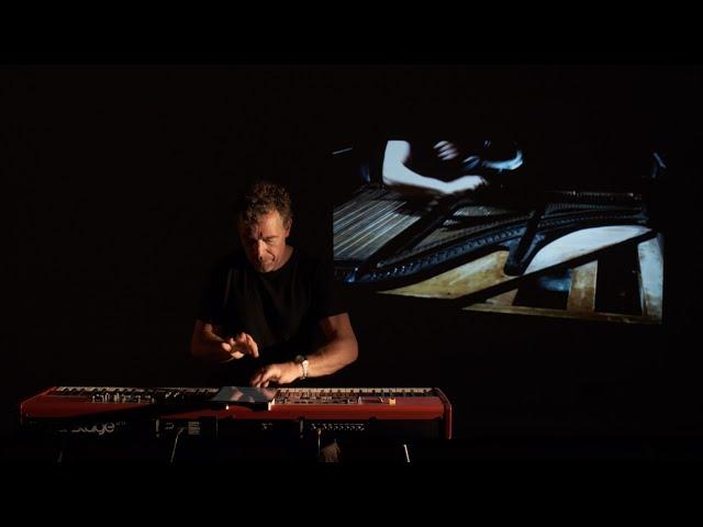 Piano Hero #1 (Stefan Prins, 2011)