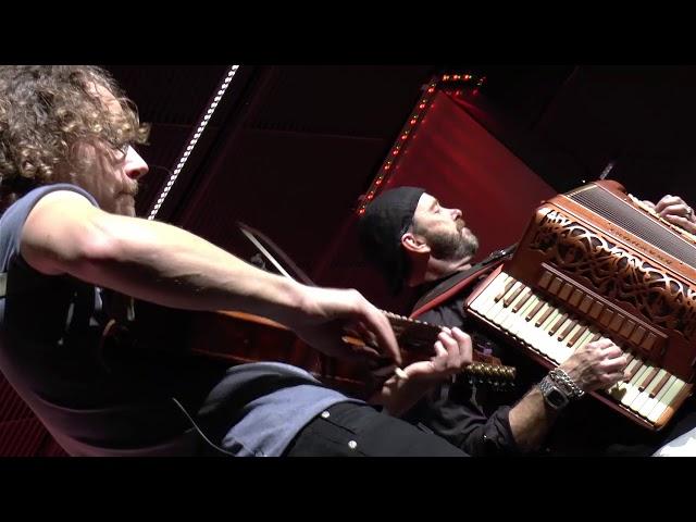 Bengan Janson och Erik Rydvall spelar "Indifference"