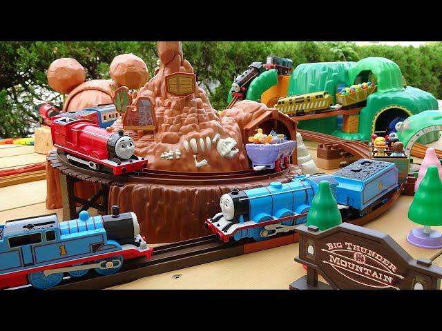 Plarail ThomasDisney Train 3 Big MountainColorful course with station and Ferris wheel