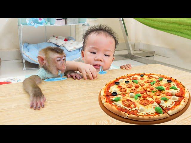 So cute! Monkey PUPU and baby NGUYEN eat Pizza together in the morning