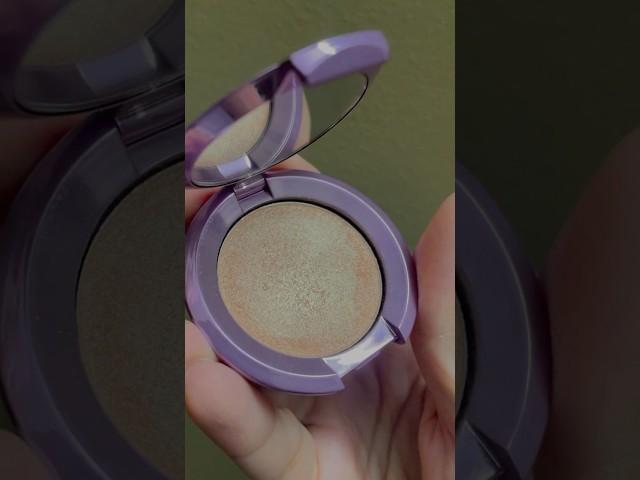 So many #highlighters out there, but nothing is better than #becca #highlighter in champagnepop! 