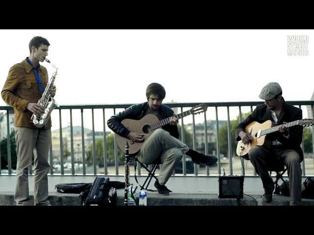 Paris Street Music : Saxophone & Guitars (HD)