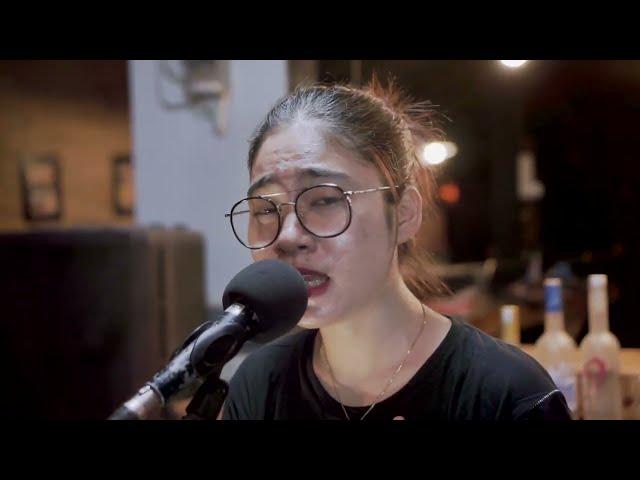 Alvi Ananta - Menunggu Kepastian | Accoustic Version (Official Video)