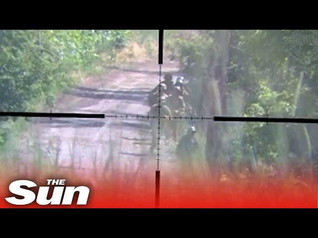 Unsuspecting Russian troops walk straight into Ukrainian snipers