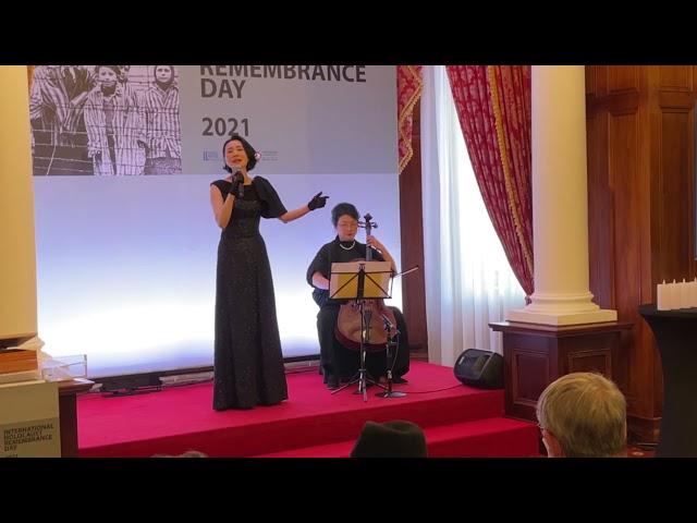 Avinu Malkeinu, performed by Na Tang with Peiwen Wang