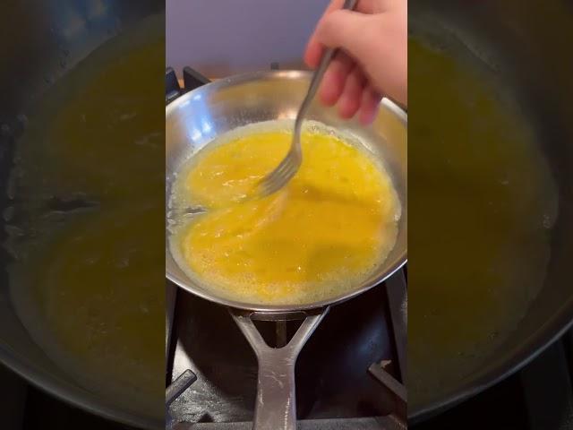 Cooking an Omelette in a Stainless Steel pan #food #howto #egg