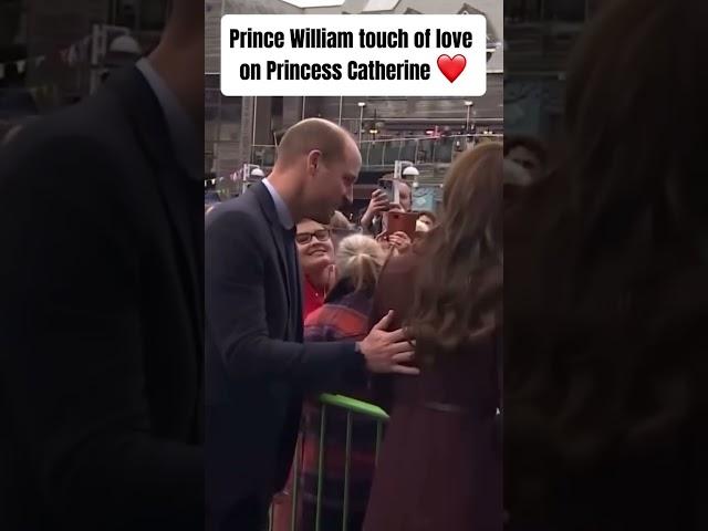 Prince William touch of love on Princess Catherine ️