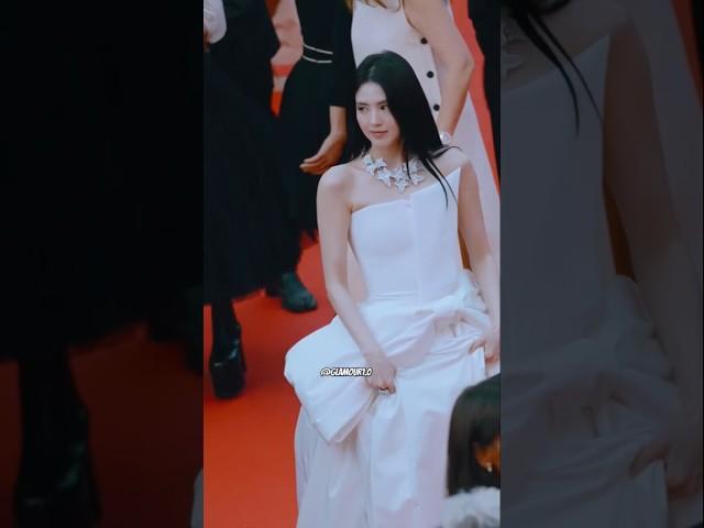 xeesoxee on the red carpet ️ : #dathhh / #dat_portrait...#hansohee #cannes #festivaldecannes