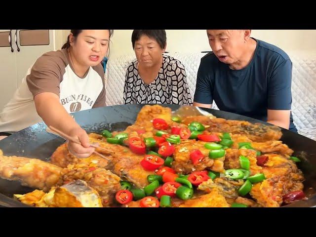 Dandan loves braised fish cubes. The fish is fresh  fragrant  soft and tender  tasty and delicious