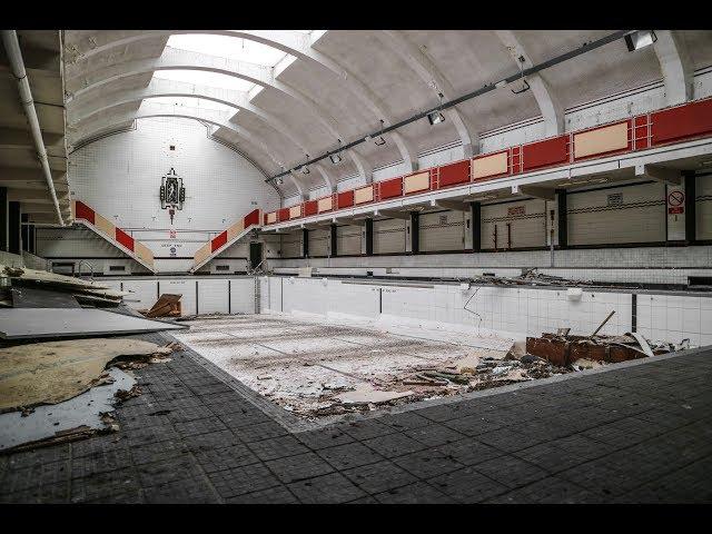 Inside Abandoned Leisure Centre with Power - Urbex Lost Places UK