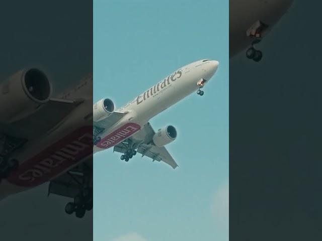 Emirates Boeing_777 coming Dubai To Karachi at Jinnah In't Airport Karachi. #pakistanaviation