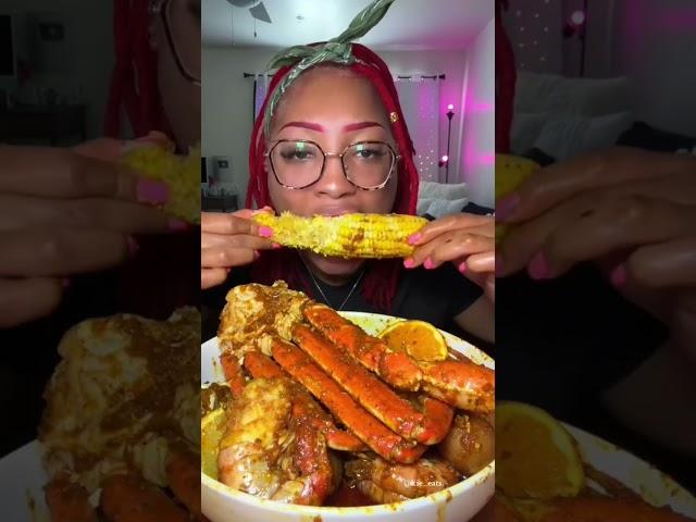 Made a seafood boil       asmr #seafood #seafoodboil #kingcrab #shrimp #snowcrab #mukbang