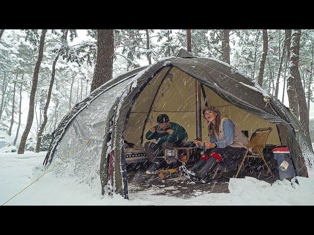 Surviving 50cm heavy snow with a fireplace│cozy camping in blizzard│winter camping korea