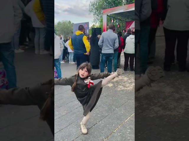 С Днем Победы! Ангелина и Каролина в Сталинграде !
