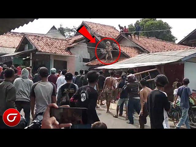 Detik² Warga Menangkap Sosok Makhluk Jadi-Jadian Di Atap Rumah. Merinding..