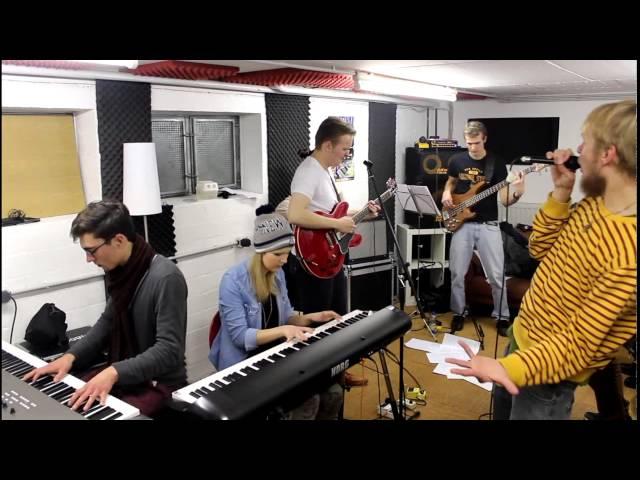TheUrbanClassicCollective - Party Up In Here [Benefiz Soundclash]