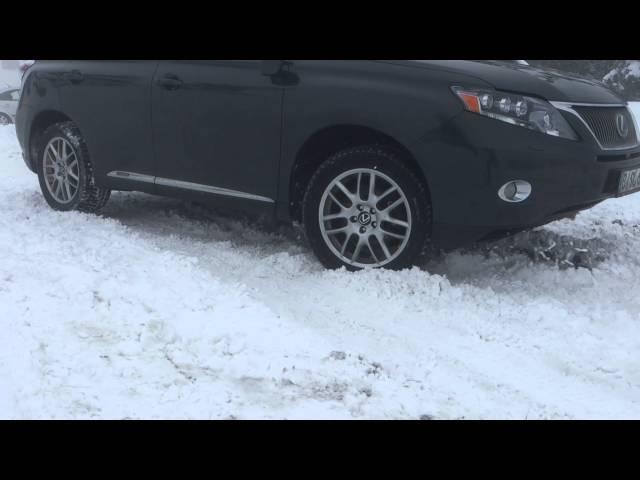 LEXUS RX450h in snow