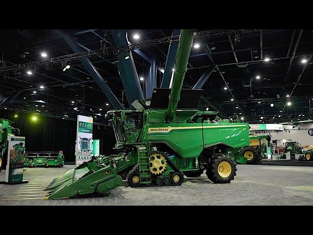 Компания John Deere представила новый комбайн S7.