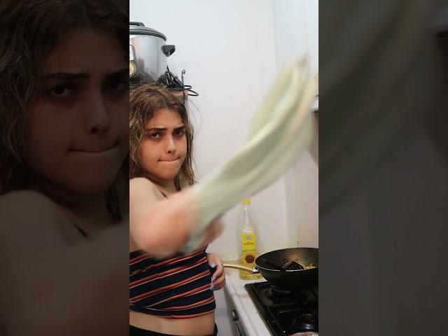 ساعت 3 صبح قورمه سبزی درست کردم