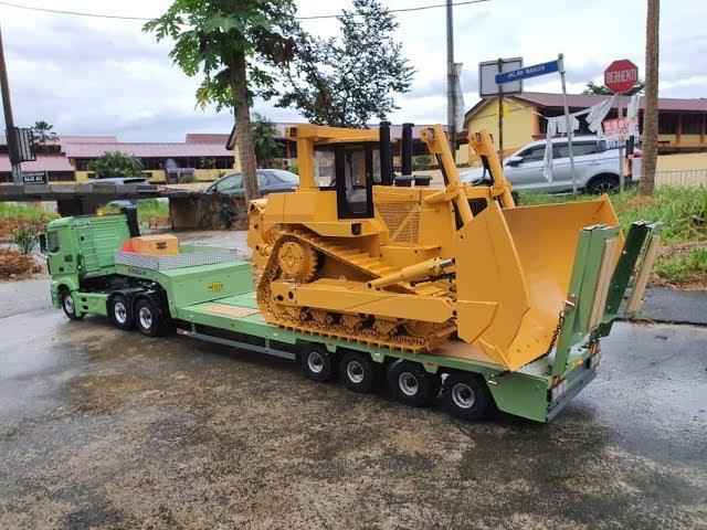 FIRST RUN HYDRAULIC RC BULLDOZER D10T 1/14 SCALE