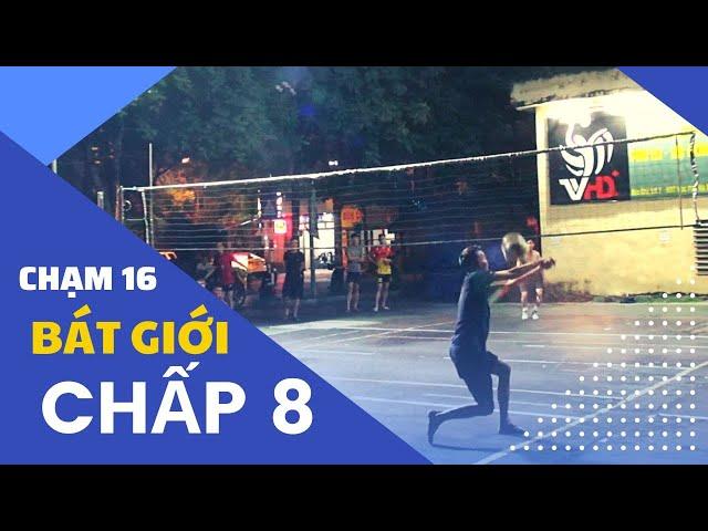 Bát Giới bóng chuyền 1 ki  chấp 8 chạm 16 khi đẳng cấp lên tiếng.