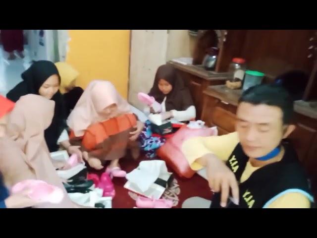 Sepatu Sekolah untuk Anak Yatim