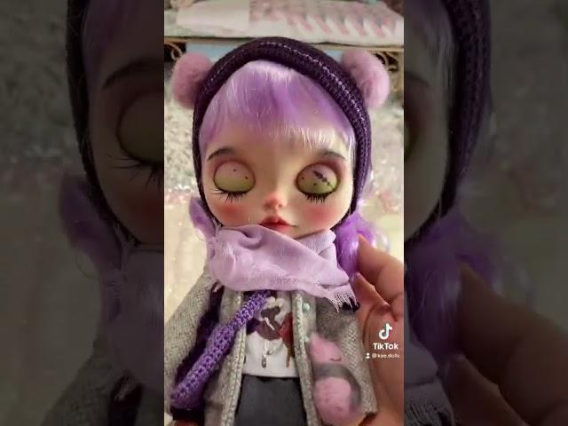 Unboxing my first custom blythe doll!